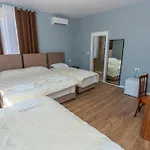 מלון Gjuhadoli Restaurant 4*