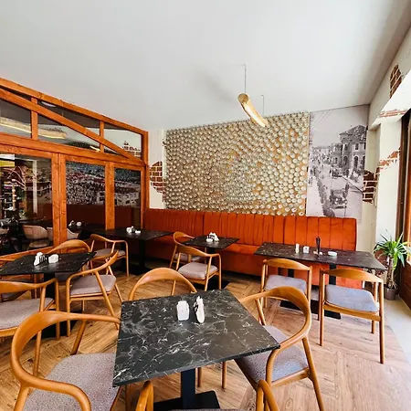 Ξενοδοχείο Gjuhadoli Restaurant 4*