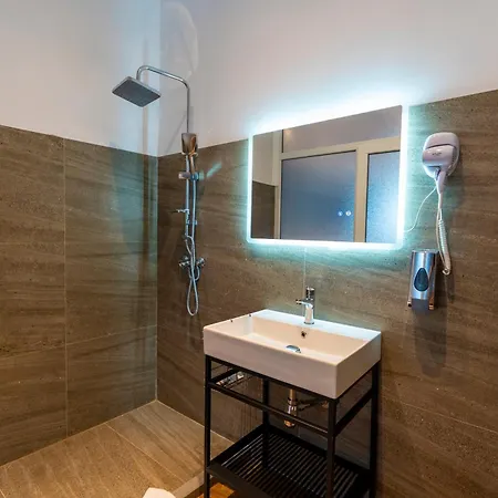 Ξενοδοχείο Gjuhadoli Restaurant 4*