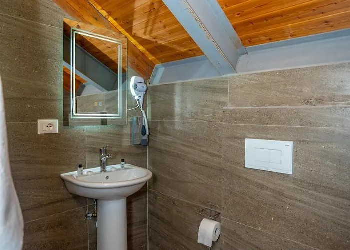 Gjuhadoli Restaurant 4*