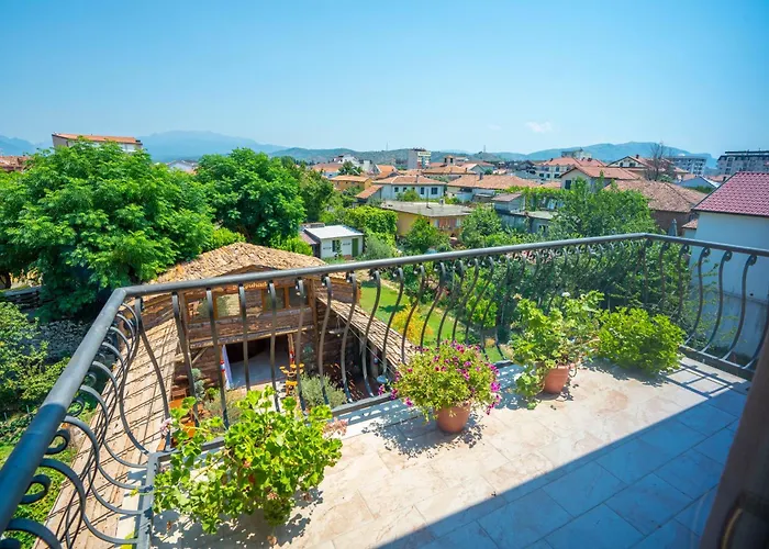 Gjuhadoli Restaurant فندق شكودر