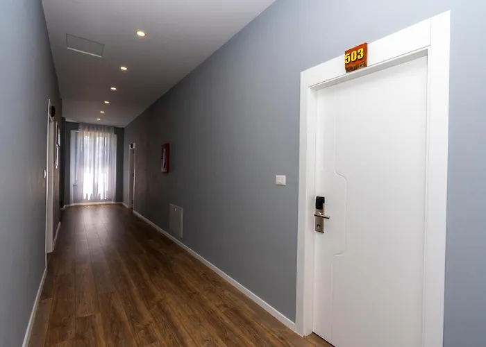 Gjuhadoli Restaurant 酒店 4*