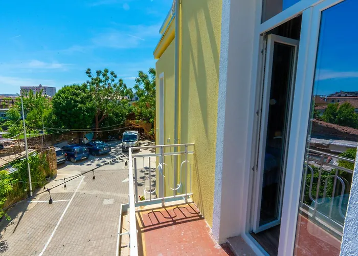 Gjuhadoli Restaurant Hotel 4*