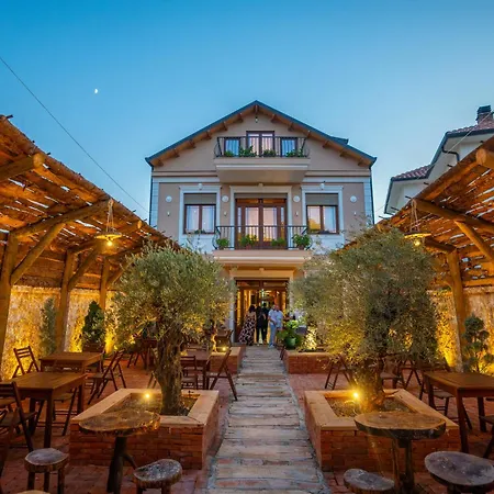 Hotel Gjuhadoli Restaurant 4*