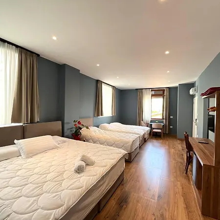 Hotel Gjuhadoli Restaurant 4*