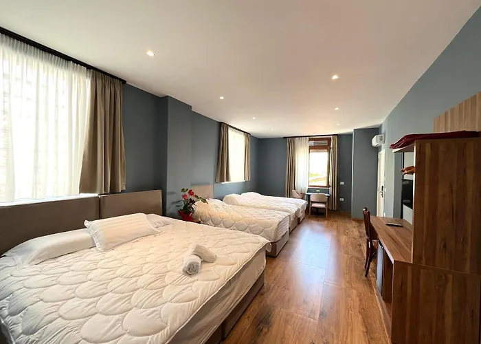 호텔 Gjuhadoli Restaurant 4*